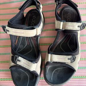 Ecco Two-Tone Black and Cream Sandals 42